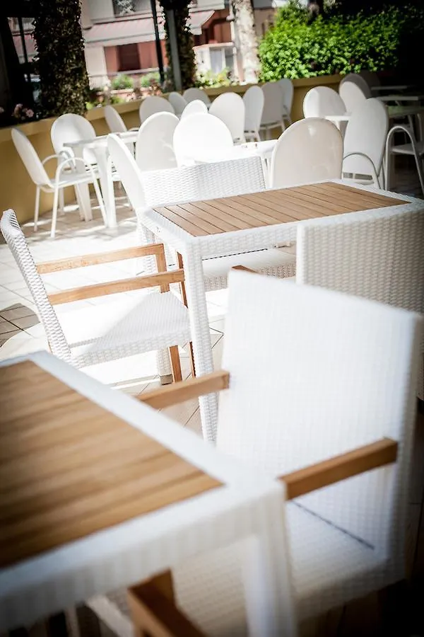 ***  Kristalex Pet Family Hotel Cesenatico Italy