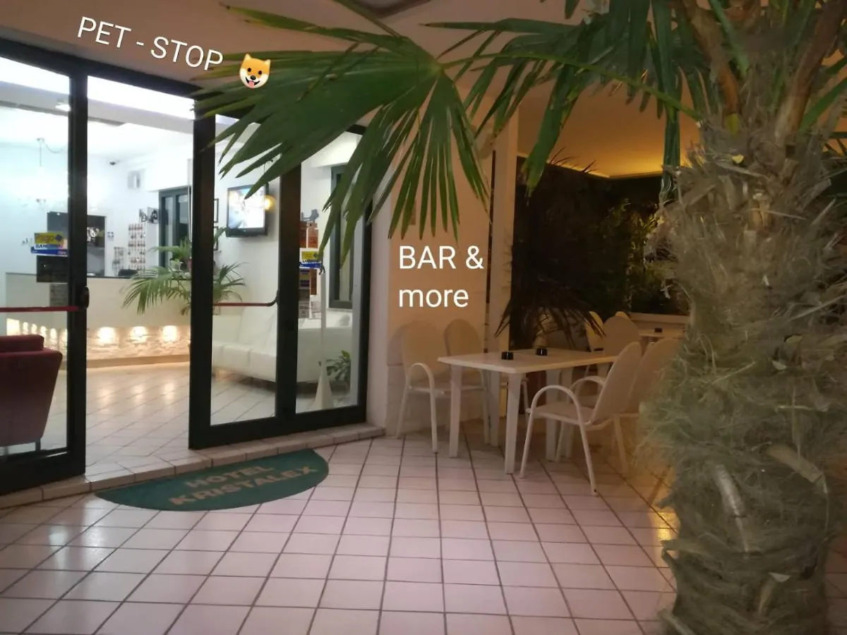 Kristalex Pet Family Hotel 切塞纳蒂科
